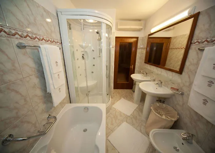 Rustikales Nur 80 Meter Zum Mit Meerblick, Waschmaschine, Klima * Crikvenica